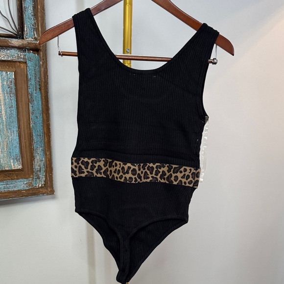 Hera Collection Black Ribbed leopard print bodysuit NWT M - Picture 5 of 9